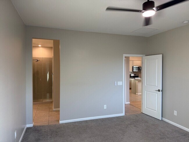 Building Photo - 2020 E Kansas Dr