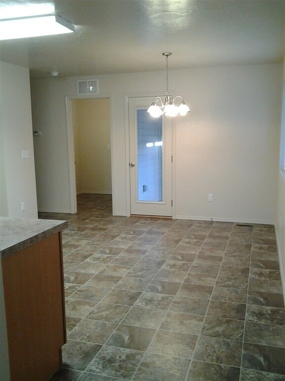 Building Photo - This home is just like new and move in rea...