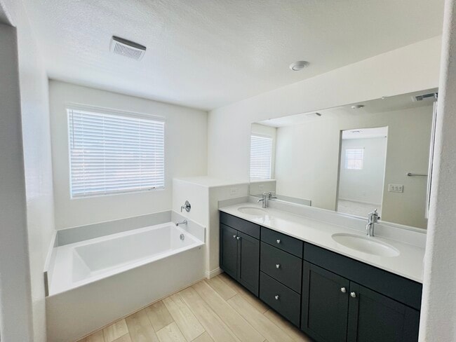 Building Photo - 3545 Via Aurelia Ln