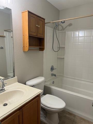 Building Photo - 2217 Kingsdale Ct