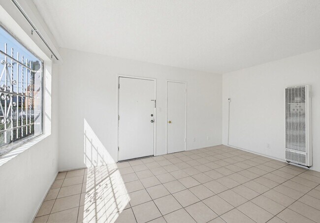 Building Photo - 1224 Normandie Ave