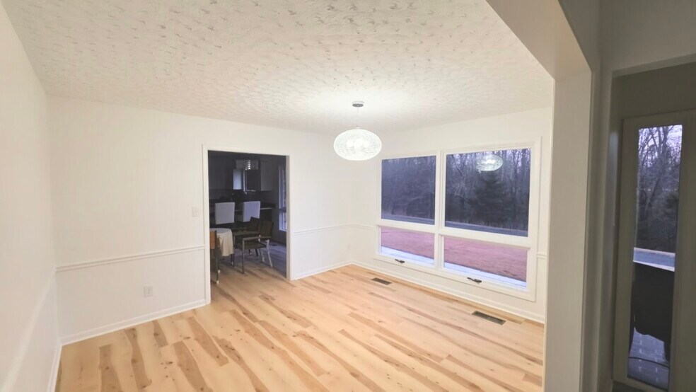 Building Photo - 3460 W Lexington Avenue Ext