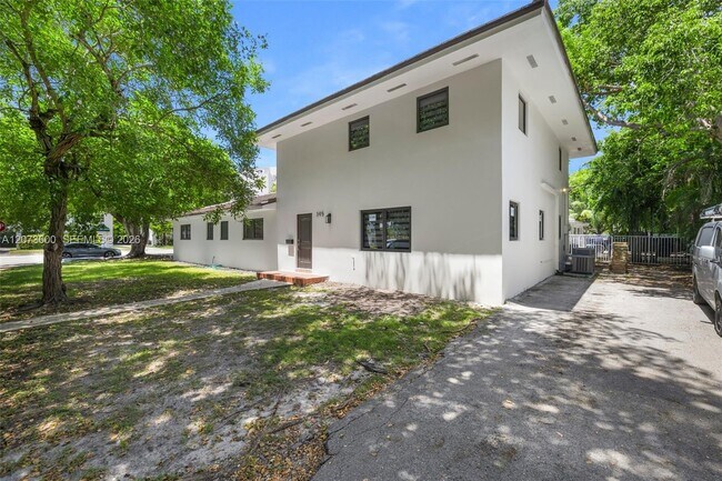 Building Photo - 345 Sarto Ave