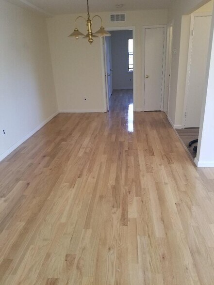 Building Photo - 1410 Normandy Ct