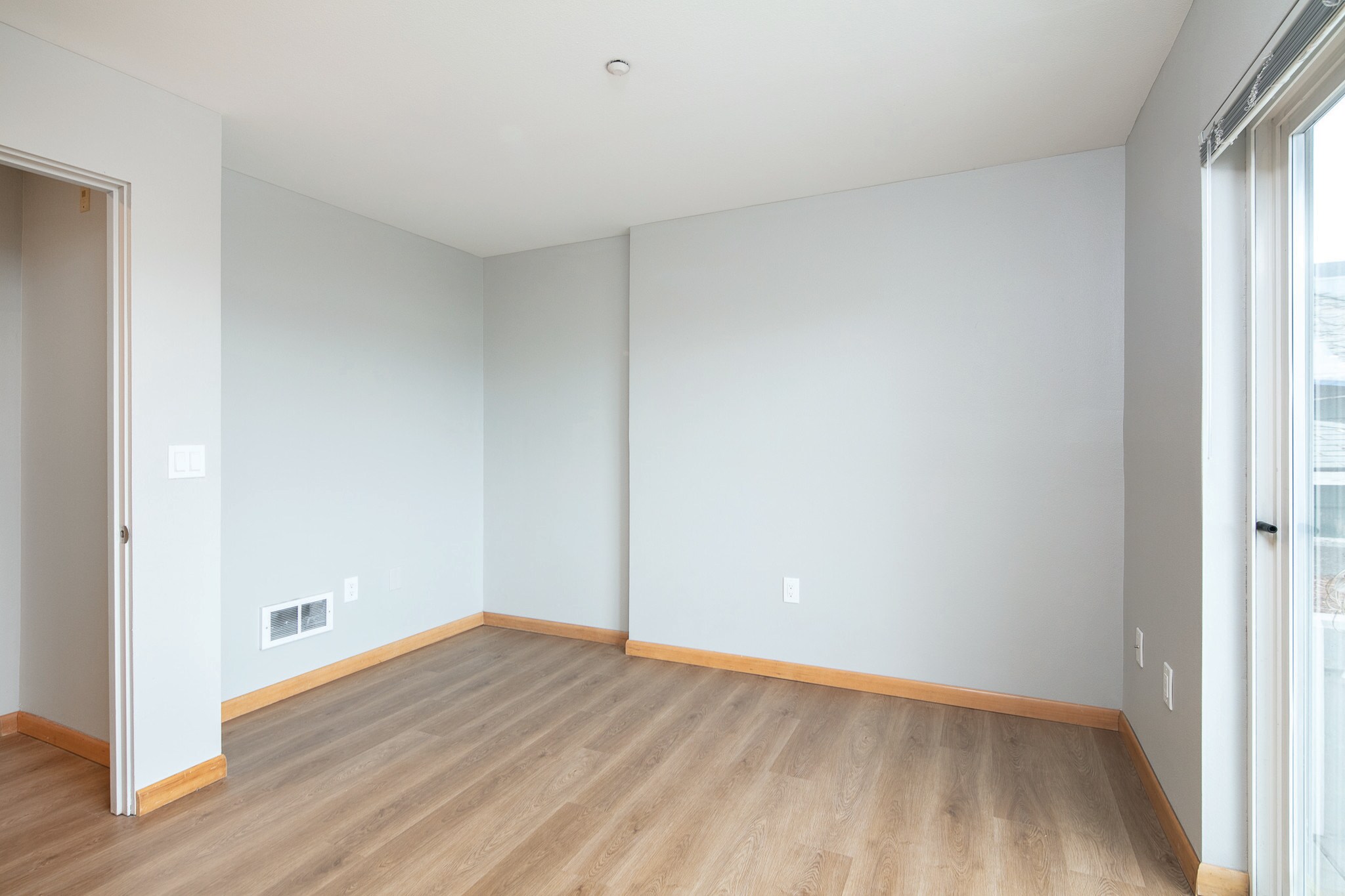 bed 1 - 323 W Republican St