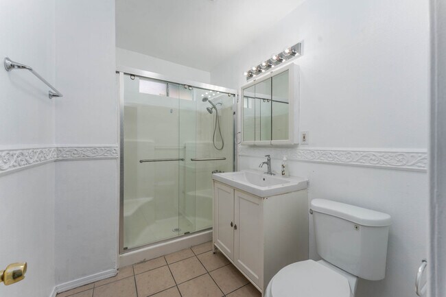 Building Photo - 2022 W 31st St