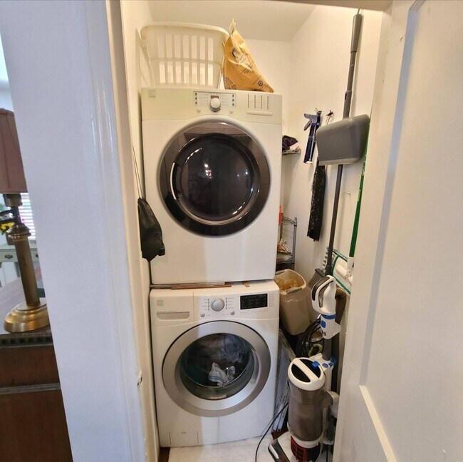 Building Photo - 1425 Munger St