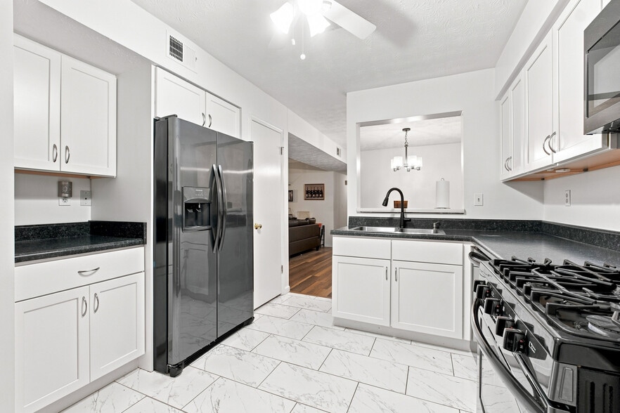 Kitchen - 6425 Pinebark Way