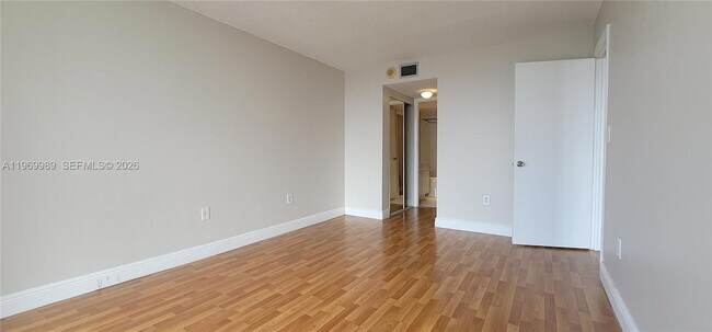 Building Photo - 1300 NE Miami Gardens Dr