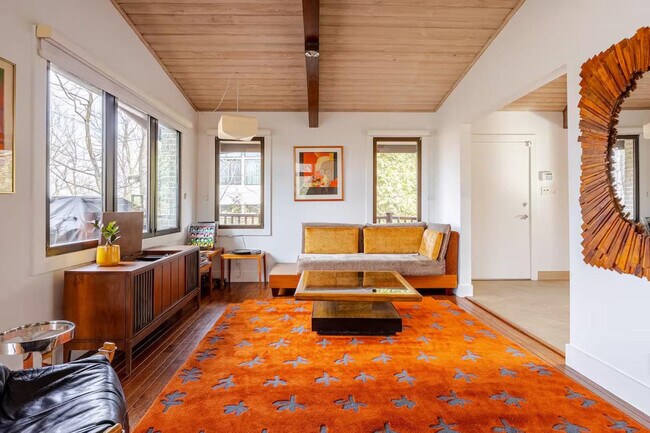 Building Photo - 2720 N Fillmore St