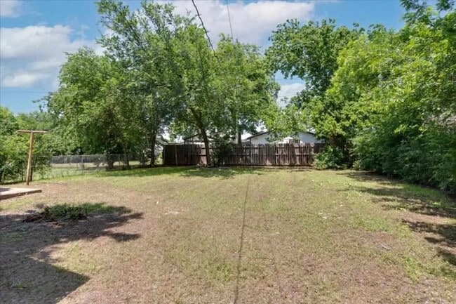 Building Photo - 807 SW Jefferson Ave