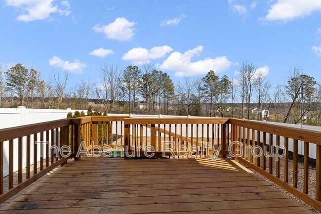 Building Photo - 49 River Bank Rd