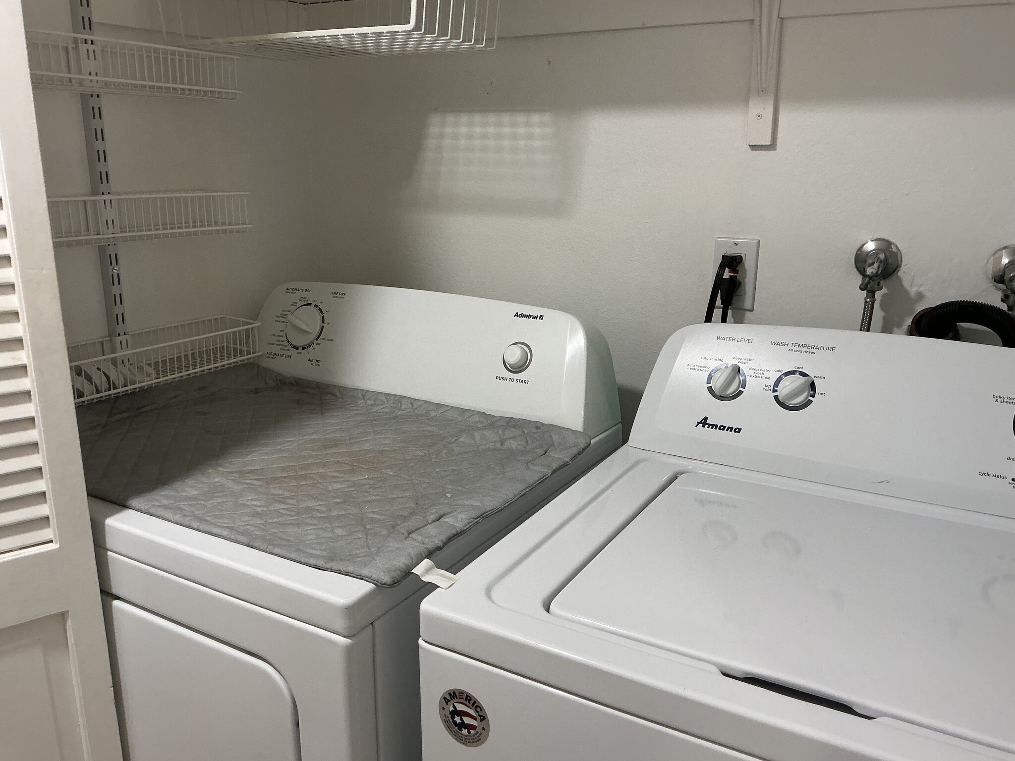 Washer and dryer included - 21650 Burbank Blvd