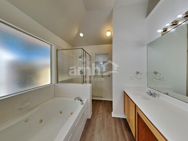 Building Photo - 217 Dartmouth Dr