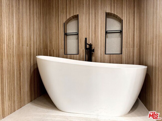 Building Photo - 1146 Hacienda Pl