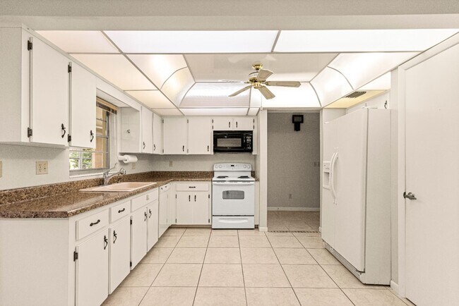 Building Photo - 8665 SW 94th St