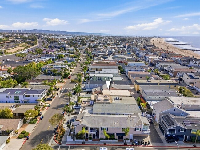 Building Photo - 4911-4911 River Ave