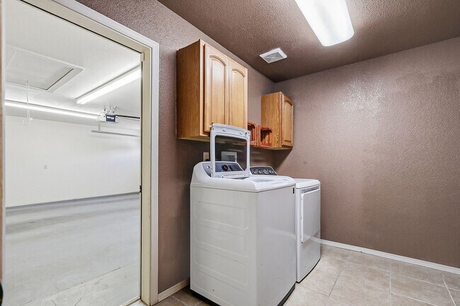 Building Photo - 351 Cielo Grande Ct
