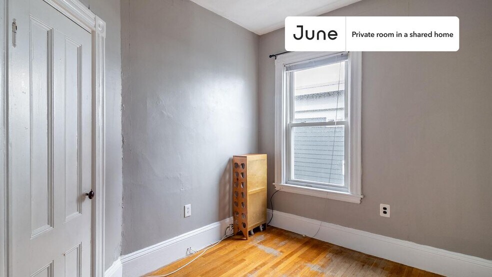 Building Photo - Room in Shared 5 bed/1 bath home
