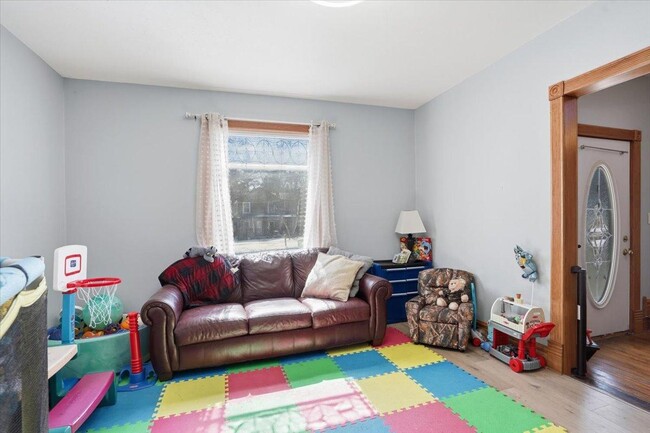 Building Photo - 626 E High St