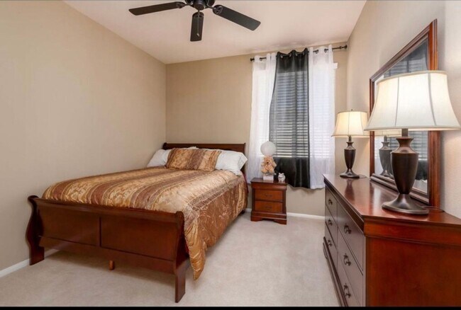 Building Photo - Spacious 5BR House in Palmdale