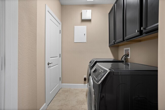 Building Photo - 5912 Anchorage Way S