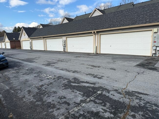 Building Photo - 5430 Oxford Dr