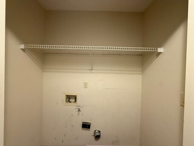 Building Photo - Welcome to this stunning 3-bedroom, 2.5-ba...