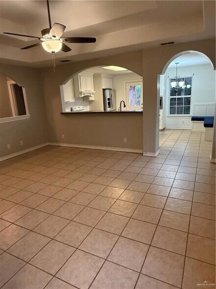 Building Photo - 3836 Frontier Dr