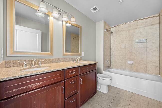 Building Photo - Downtown Living