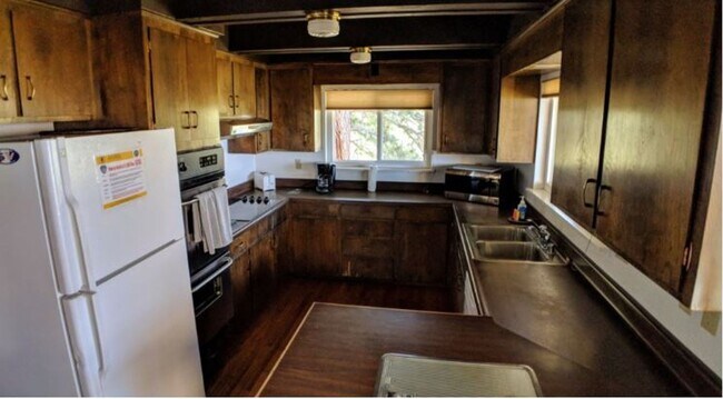 Building Photo - "Million Dollar Views" This home offers br...