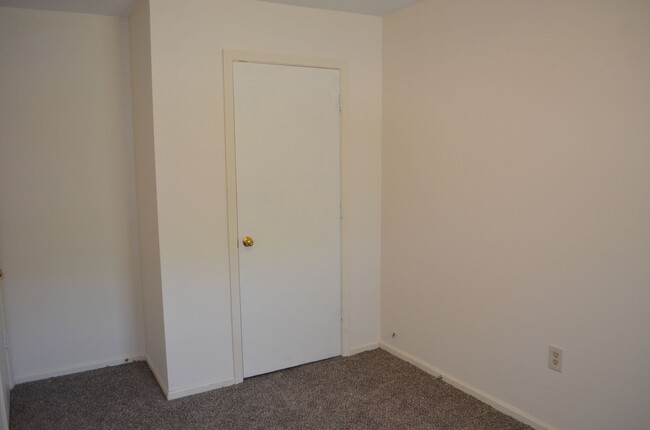 Building Photo - 4819 Meadow Lark Ln