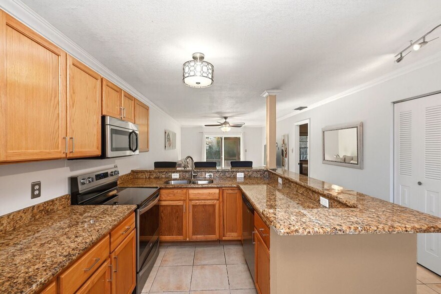Building Photo - 4410 Bar Harbor Dr