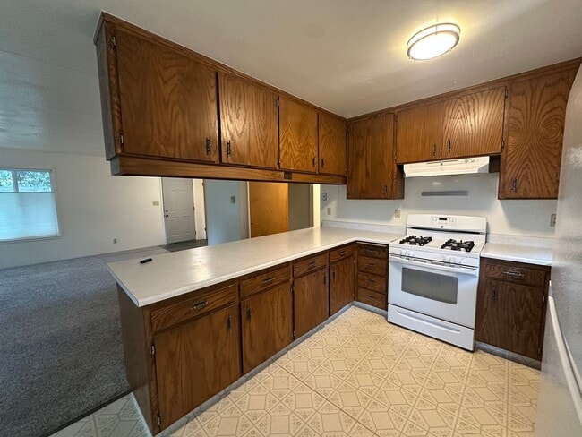 Building Photo - Charming Cascade Shores Retreat 2/1 1,000 ...