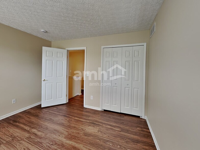 Building Photo - 1124 Waterview Ct