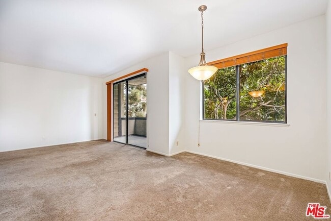 Building Photo - 306 Bora Way