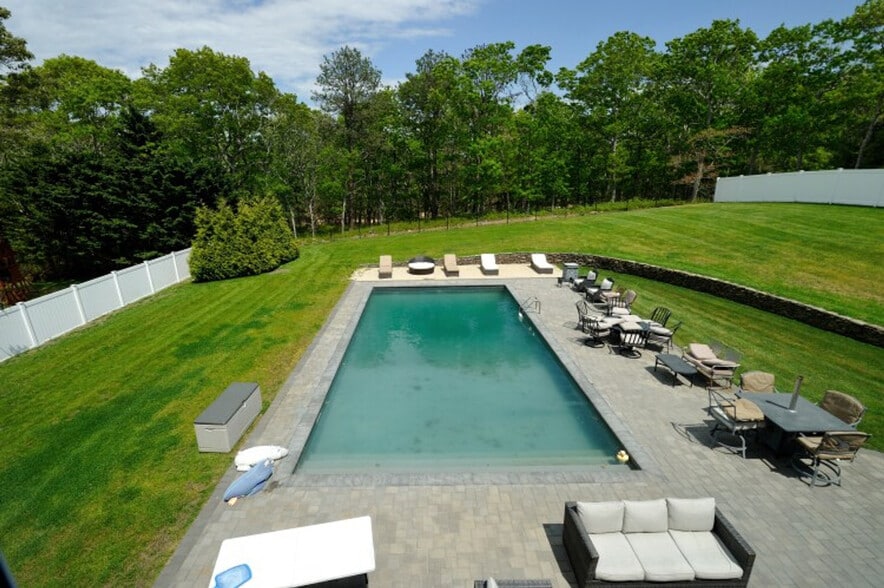 Building Photo - 19 Quail Run