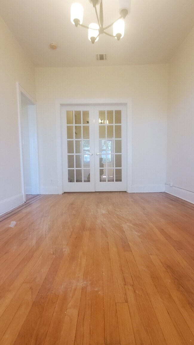 Building Photo - 712 6th St