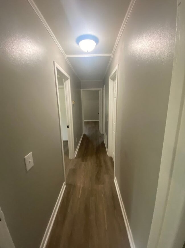 Building Photo - Newly Remodeled!