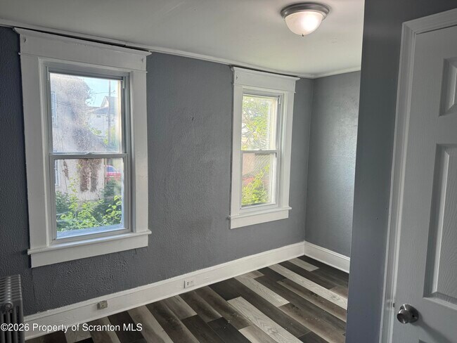 Building Photo - 219 N Bromley Ave