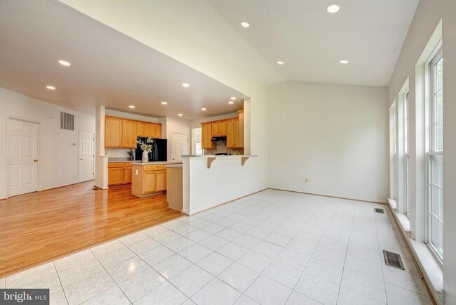 Building Photo - 42038 Cherish Ct