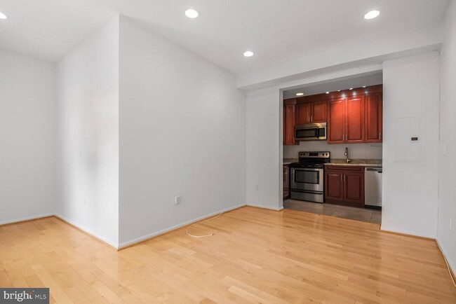 Building Photo - 424 Q St NW