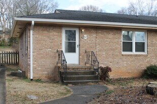 Building Photo - 756 Sunset Blvd SW