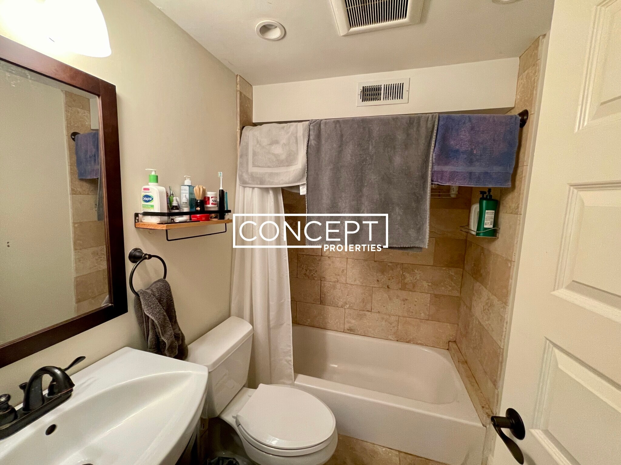 Building Photo - 23 Hillside St