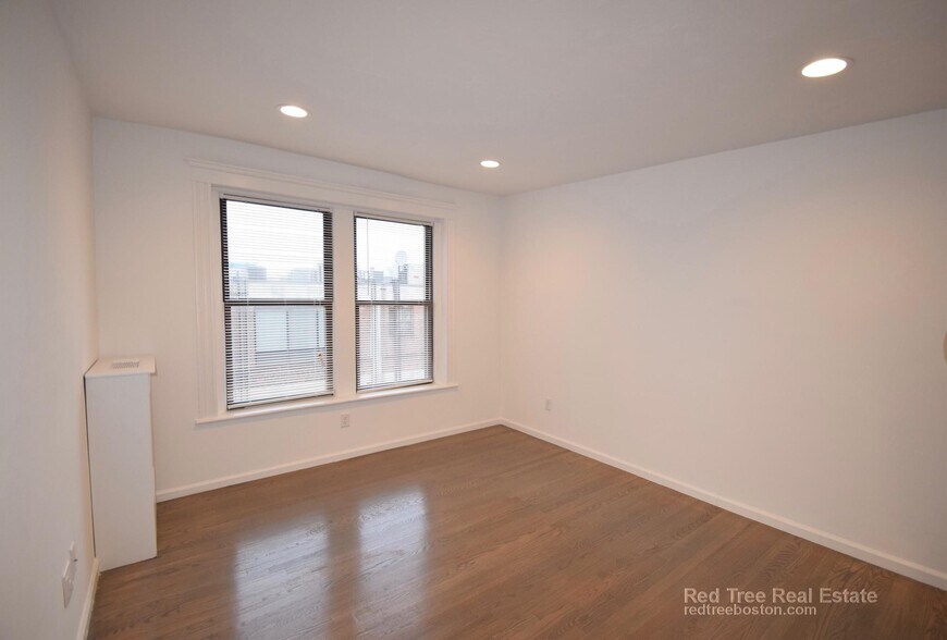 Building Photo - 19 Peterborough St