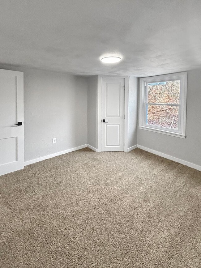 Building Photo - Welcome to this newly remodeled gem located in the heart of Collier, PA.