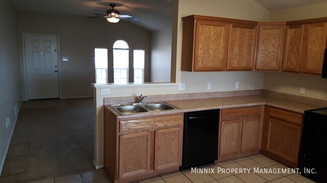 Building Photo - 515 N Kline Ave