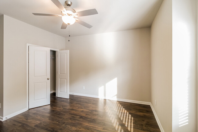 Building Photo - Beautiful 3 Bedroom: Ashton Floorplan