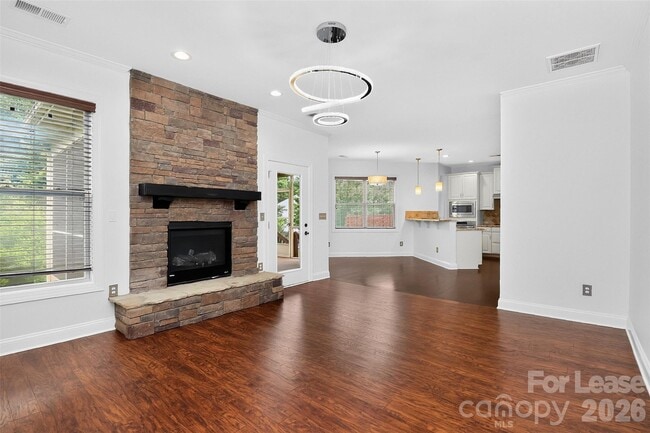 Building Photo - 549 Daventry Ct