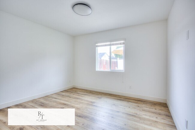 Building Photo - Bright 2BD Back House in Temple City Unified School District – Washer/Dryer Included. Separate En...